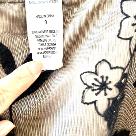 Nice Net Black Flower skirt 100% Polyester Inner. - Picture 6 of 7